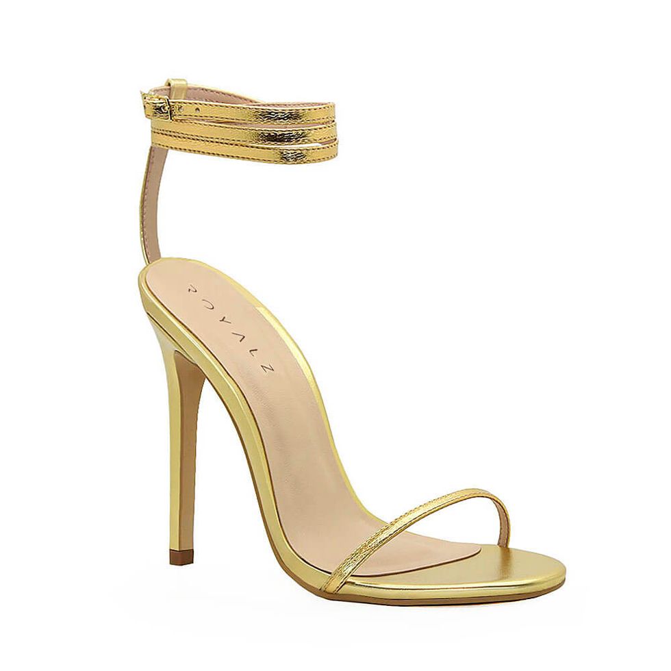 sandalia-royalz-metalizada-aveline-salto-alto-fino-tira-dourada-1