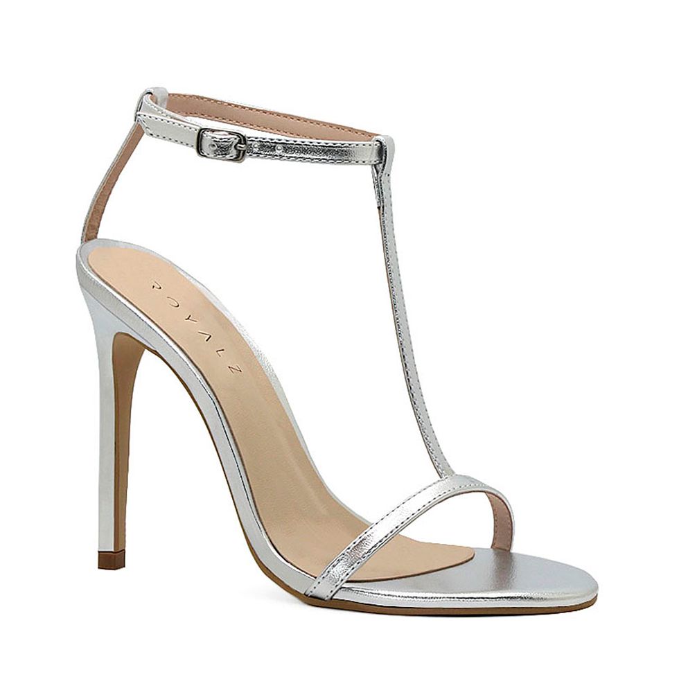 sandalia-royalz-metalizada-maite-salto-alto-fino-tira-prata-1